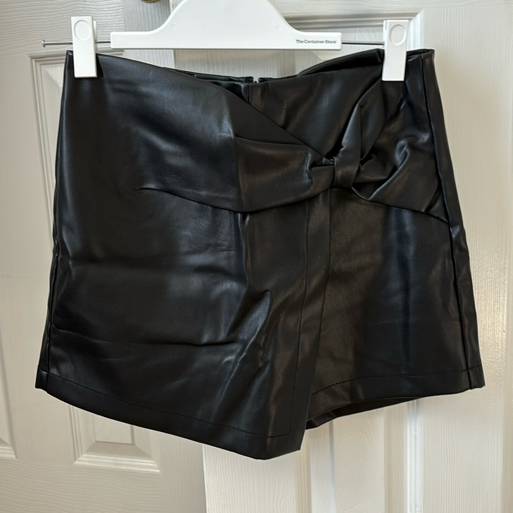 black skirt
